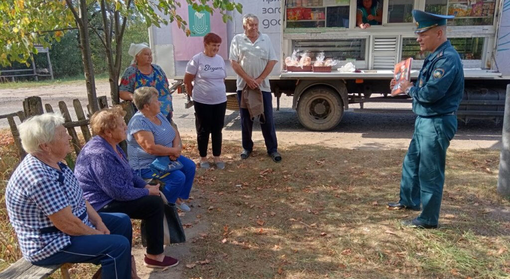 Автолавка безопасности приехала в Ивацевичский район