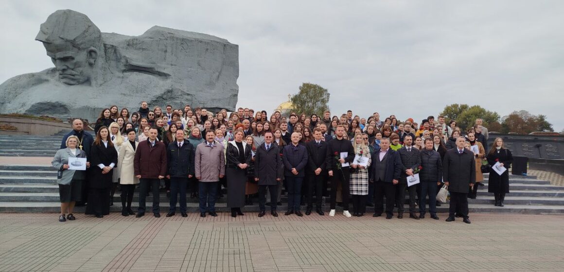 Молодых специалистов сферы здравоохранения города Бреста и Брестского района торжественно посвятили в профессию